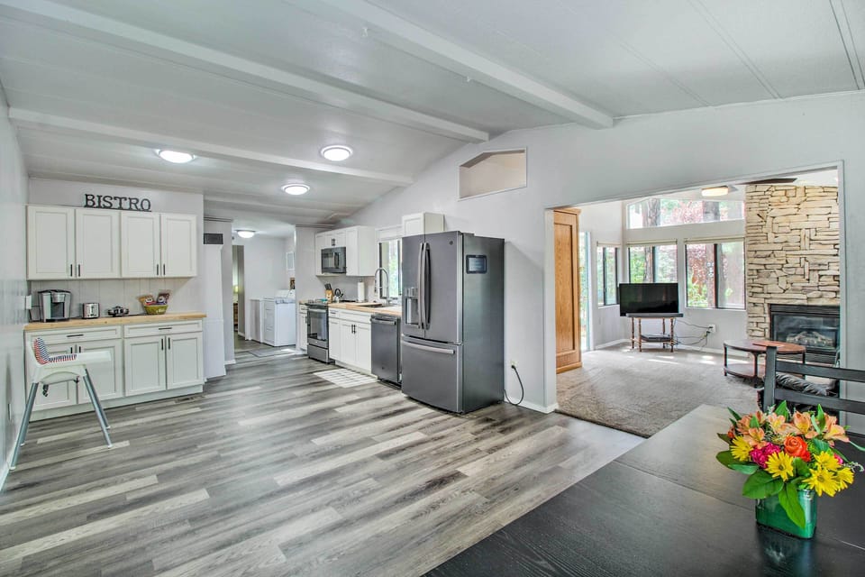 Kitchen | Cooking Basics | Coffee Maker | Paper Towels/Trash Bags Provided