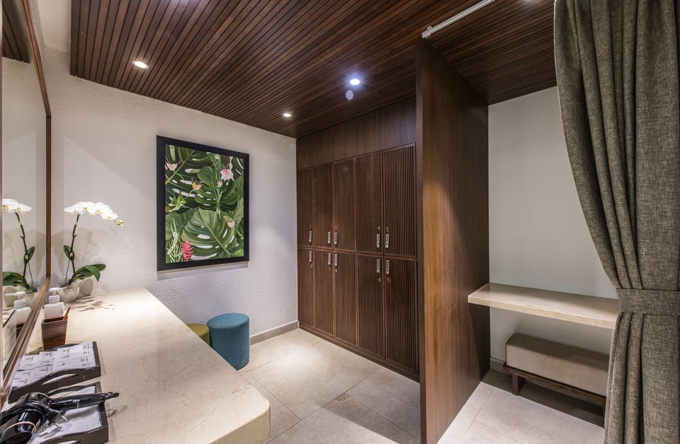 Sauna, hot tub, steam room, body treatments, aromatherapy, body wraps