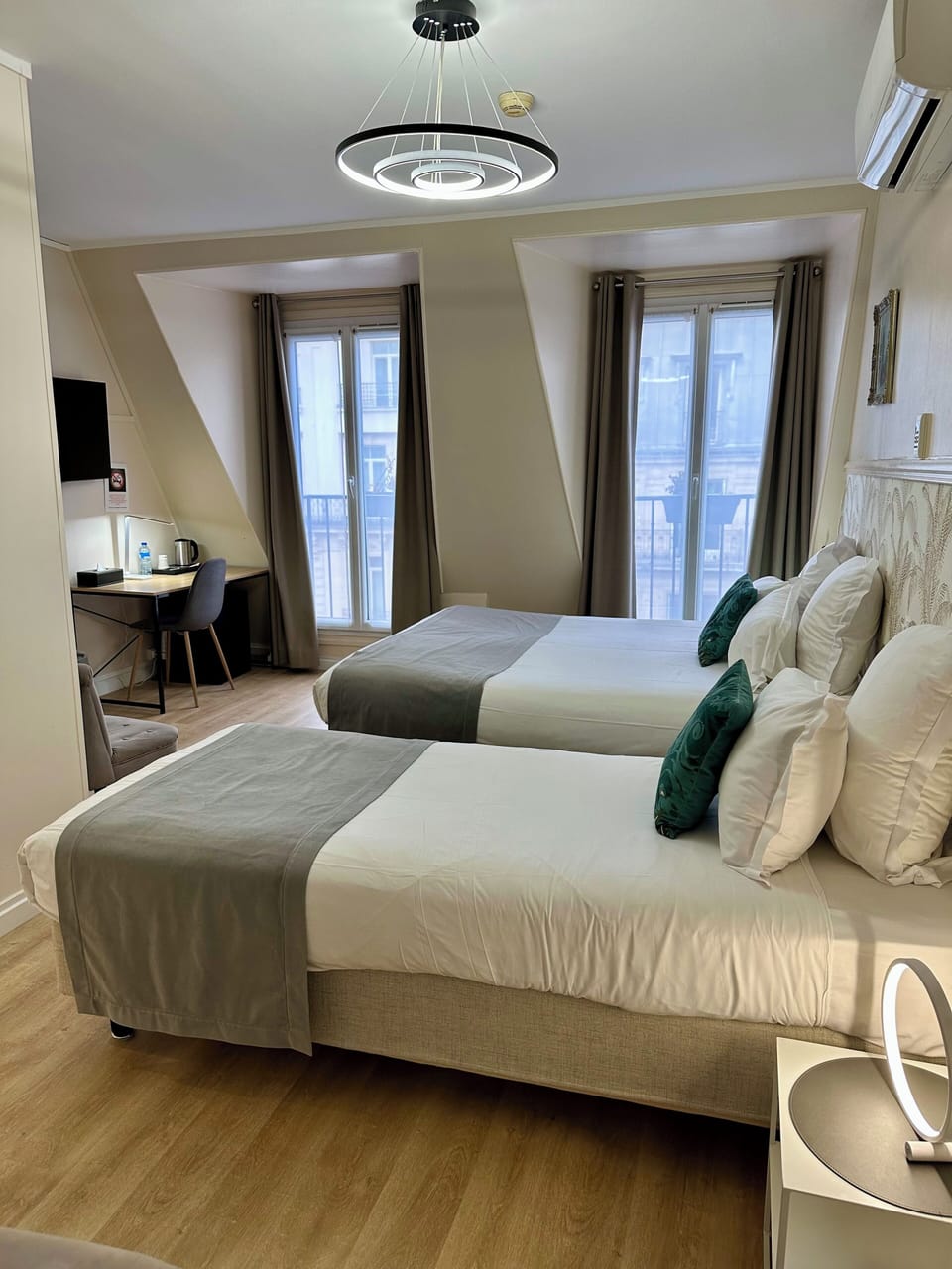 Standard Triple Room | In-room safe, desk, blackout drapes, soundproofing