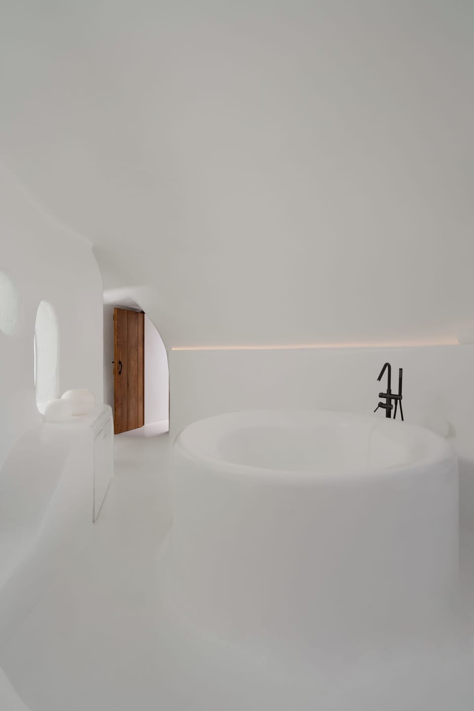 Indoor spa tub
