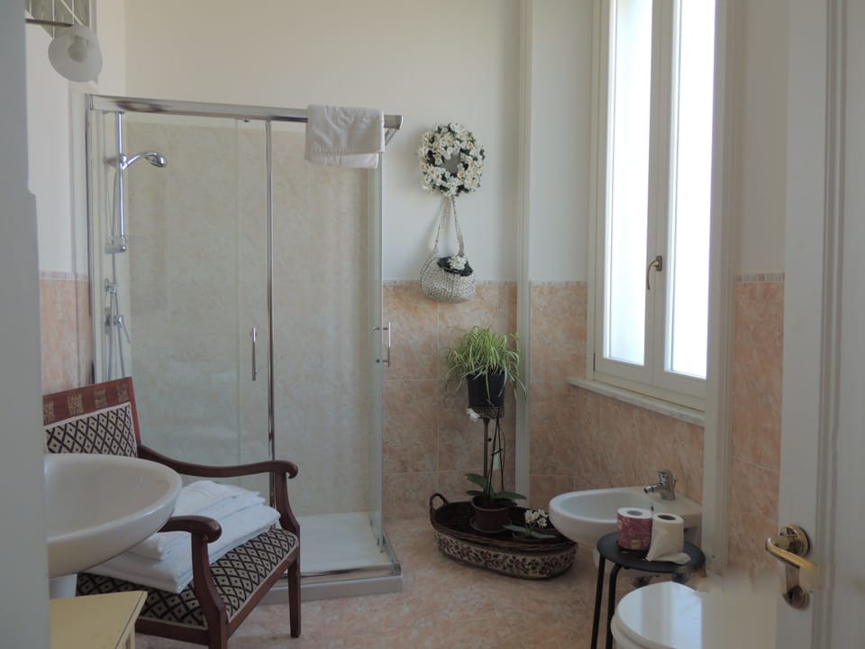 Superior Room, Balcony, Ocean View | Bathroom | Free toiletries, hair dryer, bathrobes, towels