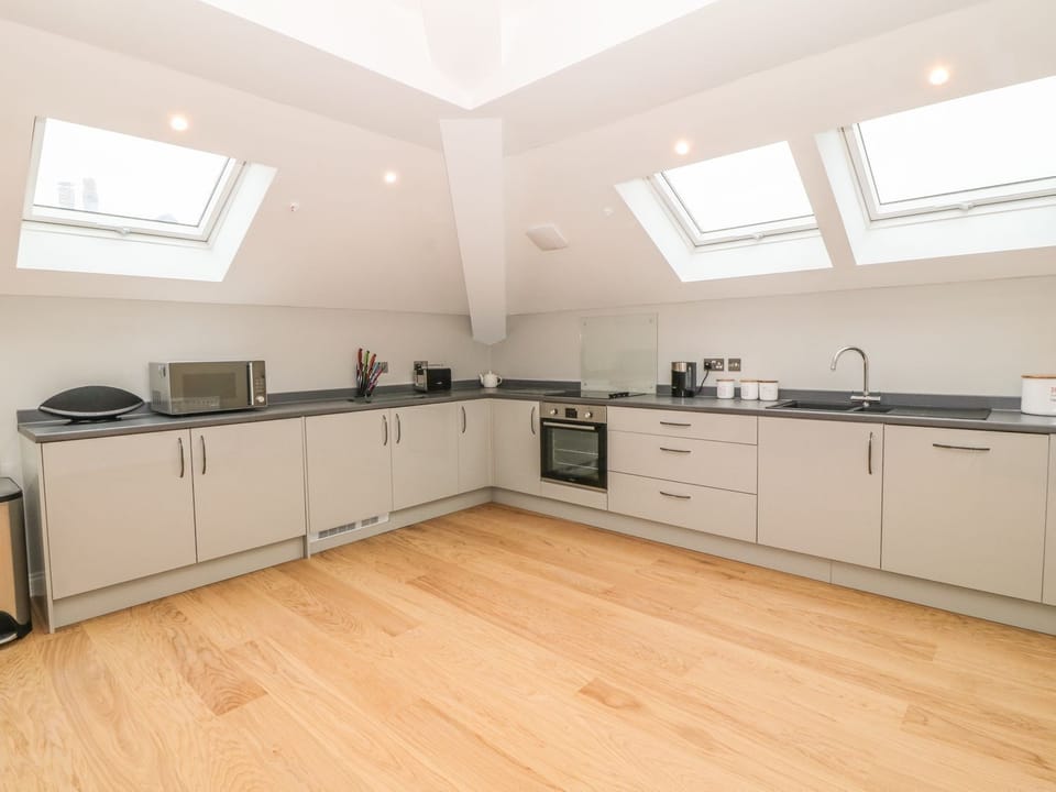 Fridge, dishwasher, cookware/dishes/utensils