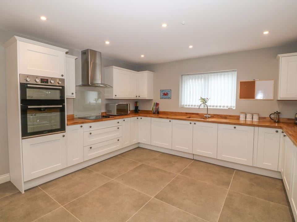 Fridge, dishwasher, cookware/dishes/utensils