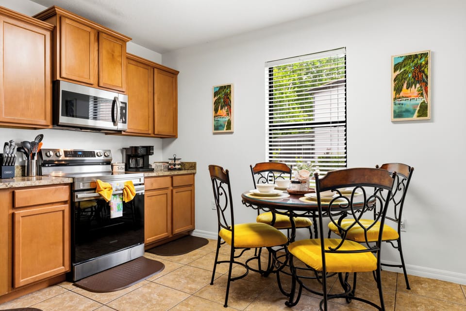 House | Private kitchen | Full-size fridge, microwave, oven, stovetop