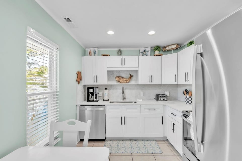 House, 2 Bedrooms | Private kitchen | Coffee/tea maker, fridge, toaster