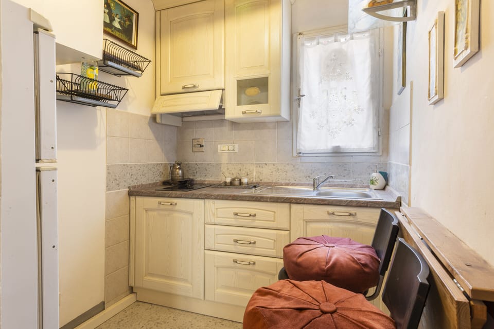 Comfort Apartment | Private kitchen | Fridge, stovetop, cookware/dishes/utensils