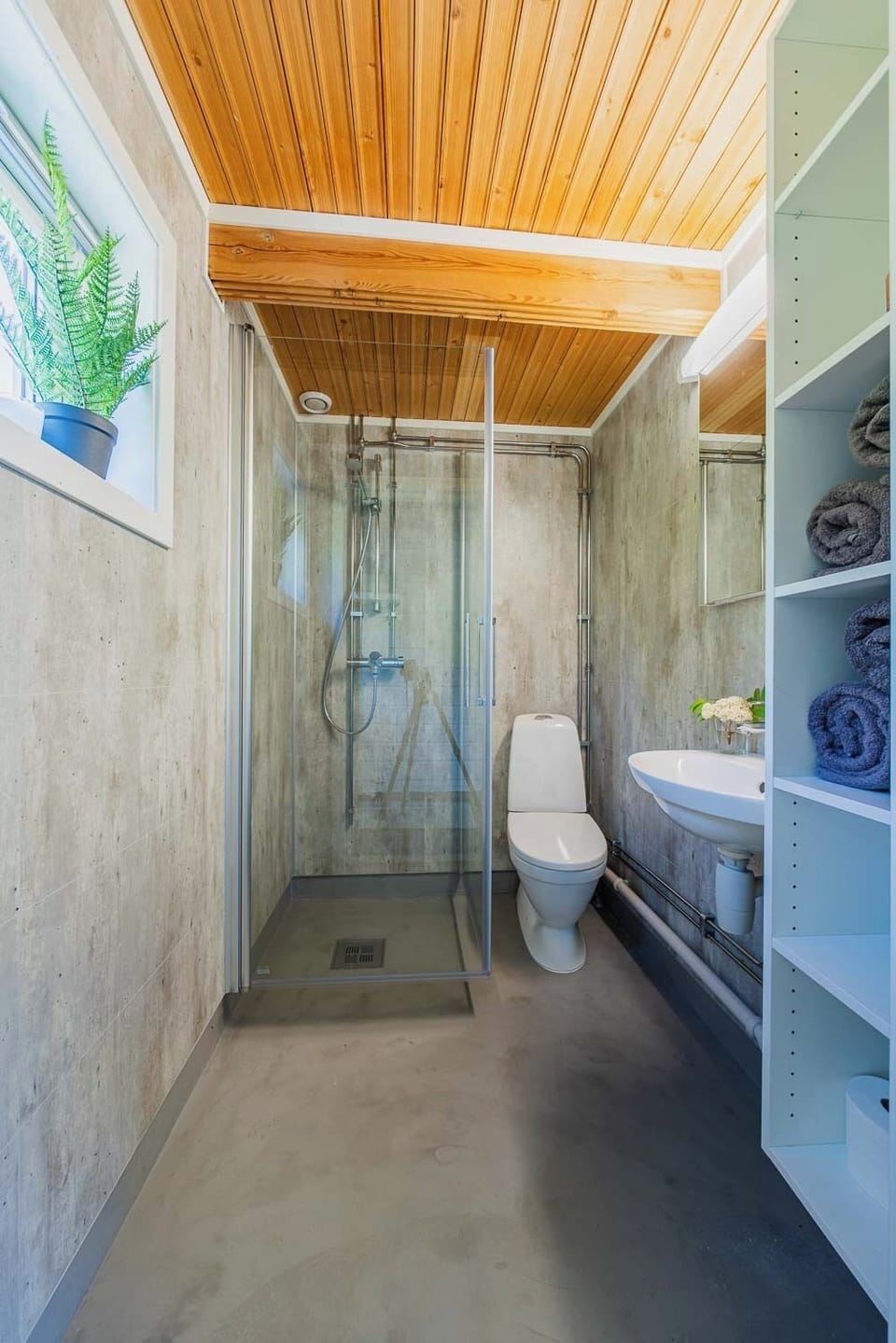 Standard Cabin, Ocean View | Bathroom | Shower, hair dryer, towels, soap