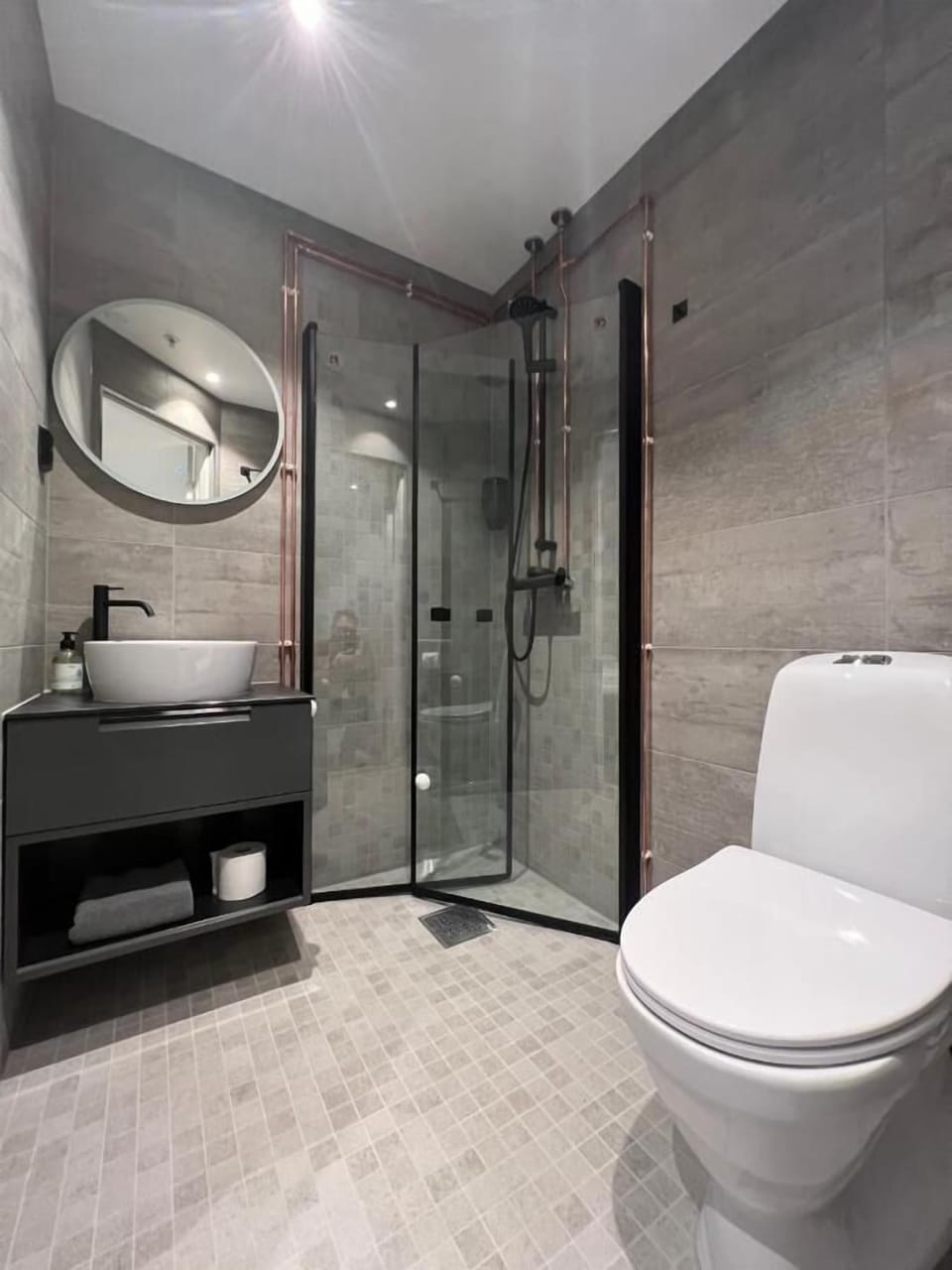 Shower, hair dryer, towels, shampoo