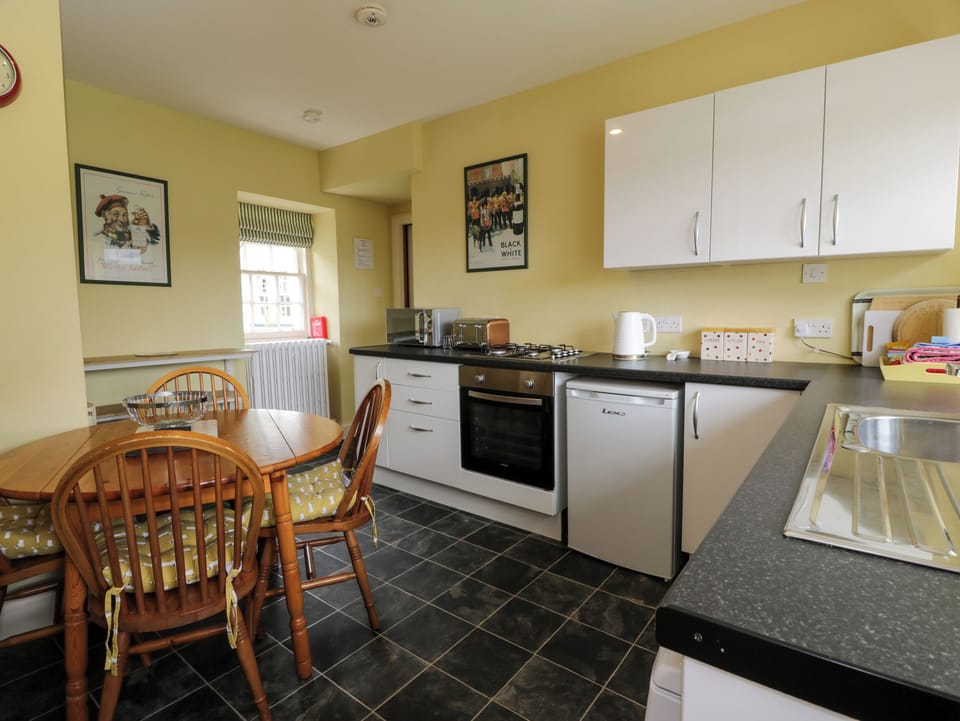 Cottage | Private kitchen | Fridge, microwave, dishwasher, electric kettle