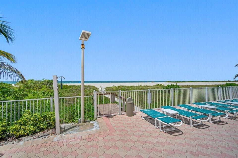 Beach Access & Outdoor shower