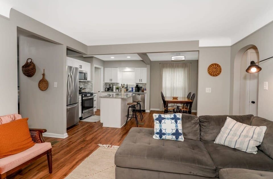 Open Space Layout
Embrace the freedom of an open space layout, where each room flows seamlessly into the next. Perfect for socializing, entertaining, or simply enjoying the airy feel of a well-designed home.