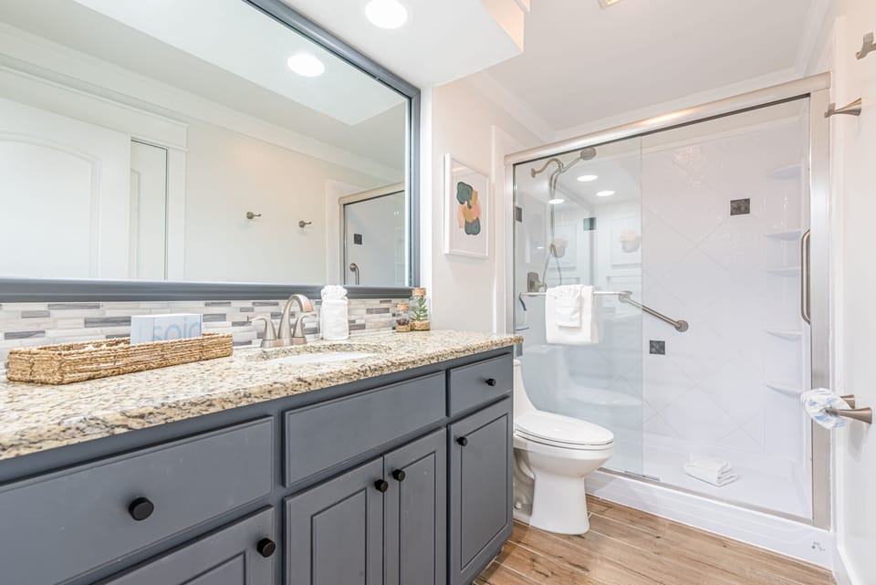1st Floor Master Bathroom