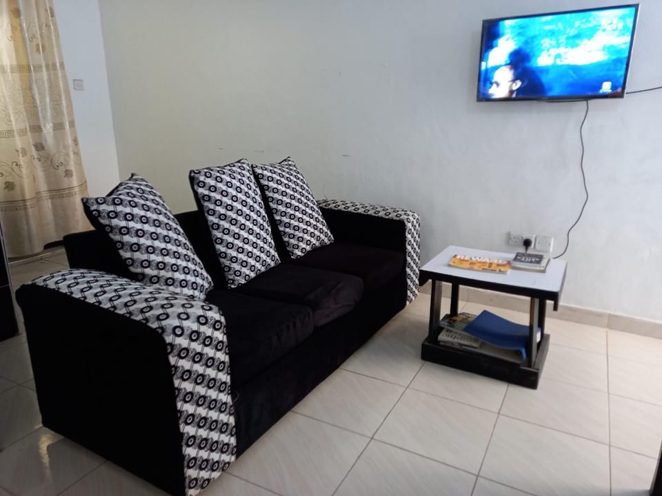 Studio | Living area | TV