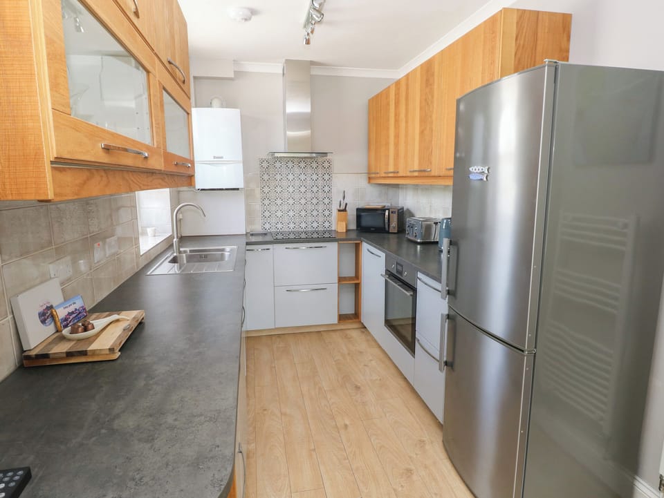 Cottage | Private kitchen | Fridge, dishwasher, electric kettle, toaster