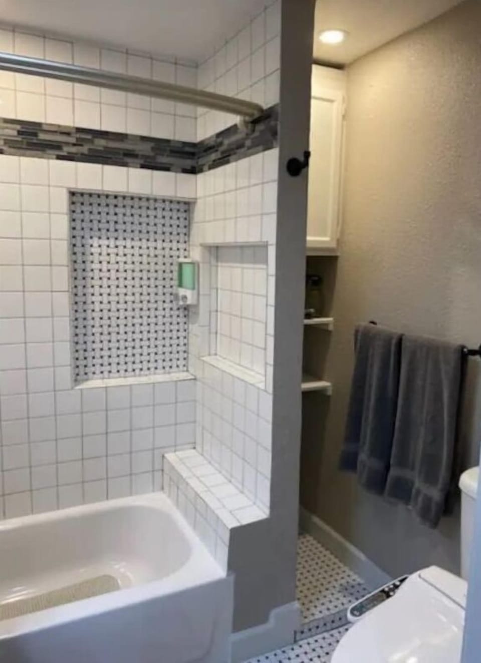 Hall bath with tub - Heated Bidet Seats !