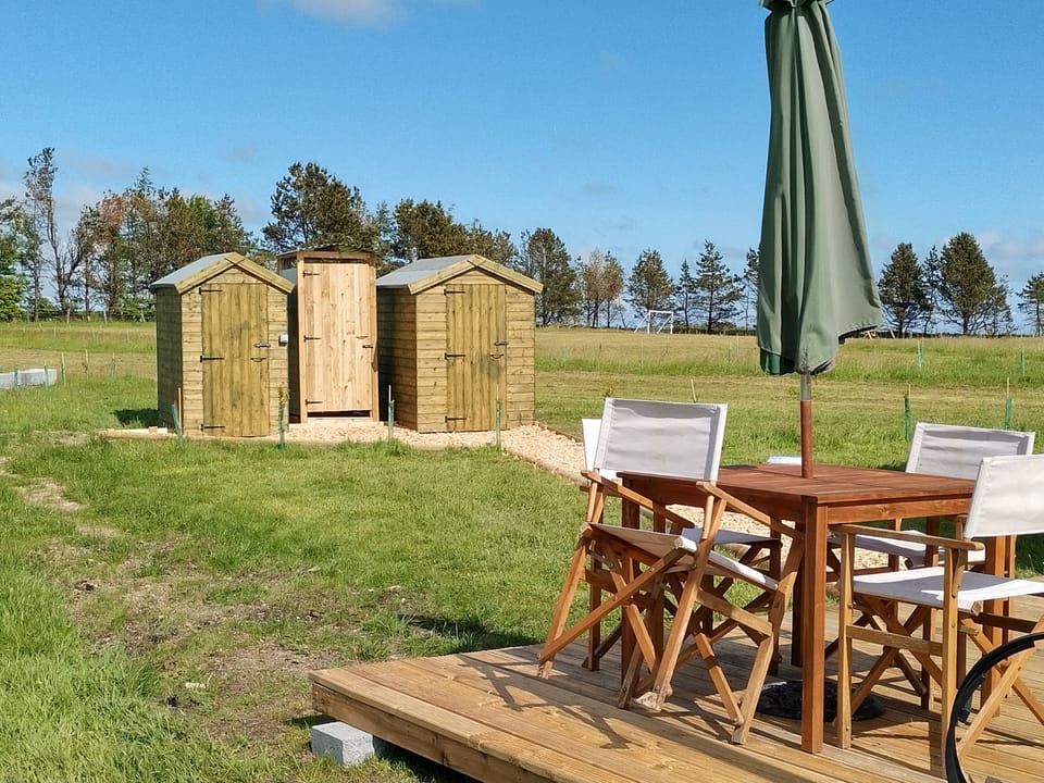 Your own Kitchen, Shower and Flushing toilet