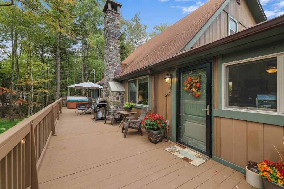 Large main front deck overlooks the Frog Pond and is great for enjoying with friend or just relaxing