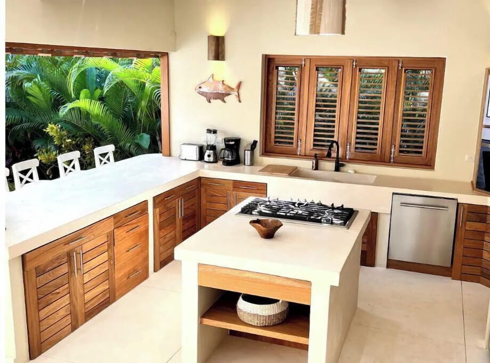 Dishwasher, gas cook top, over & microwave