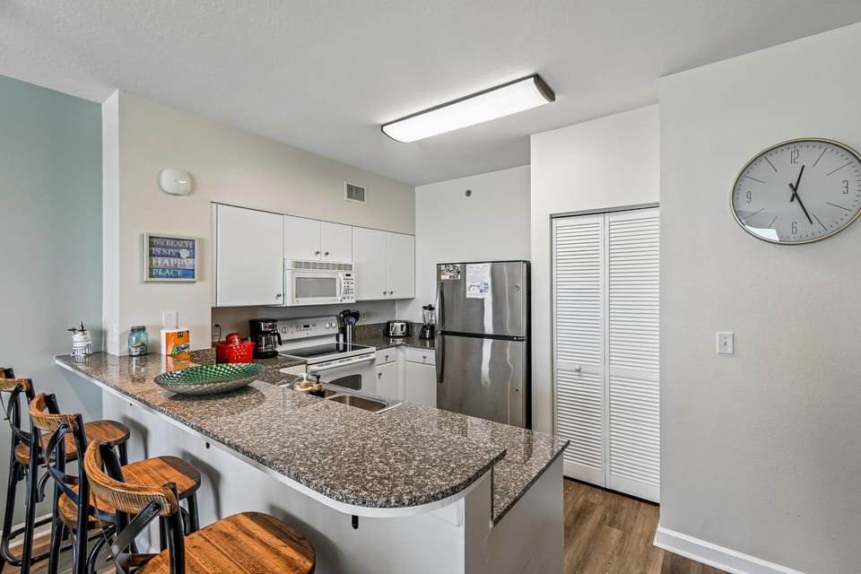 Kitchen/bar area