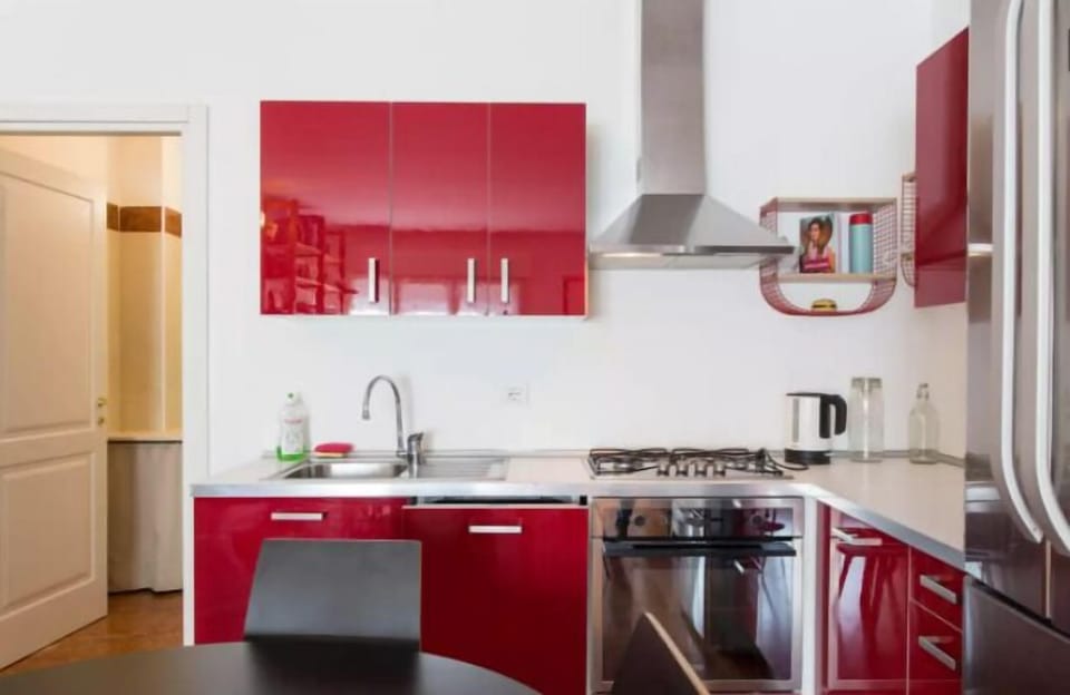 Classic Apartment | Private kitchen | Full-size fridge, microwave, oven, dishwasher