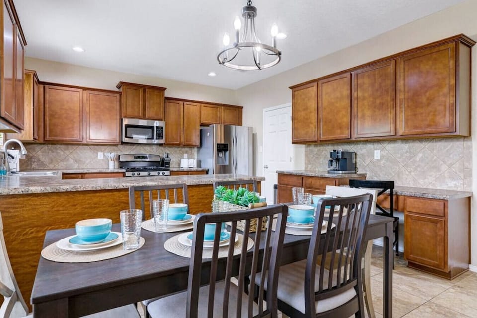 Dining/Kitchen