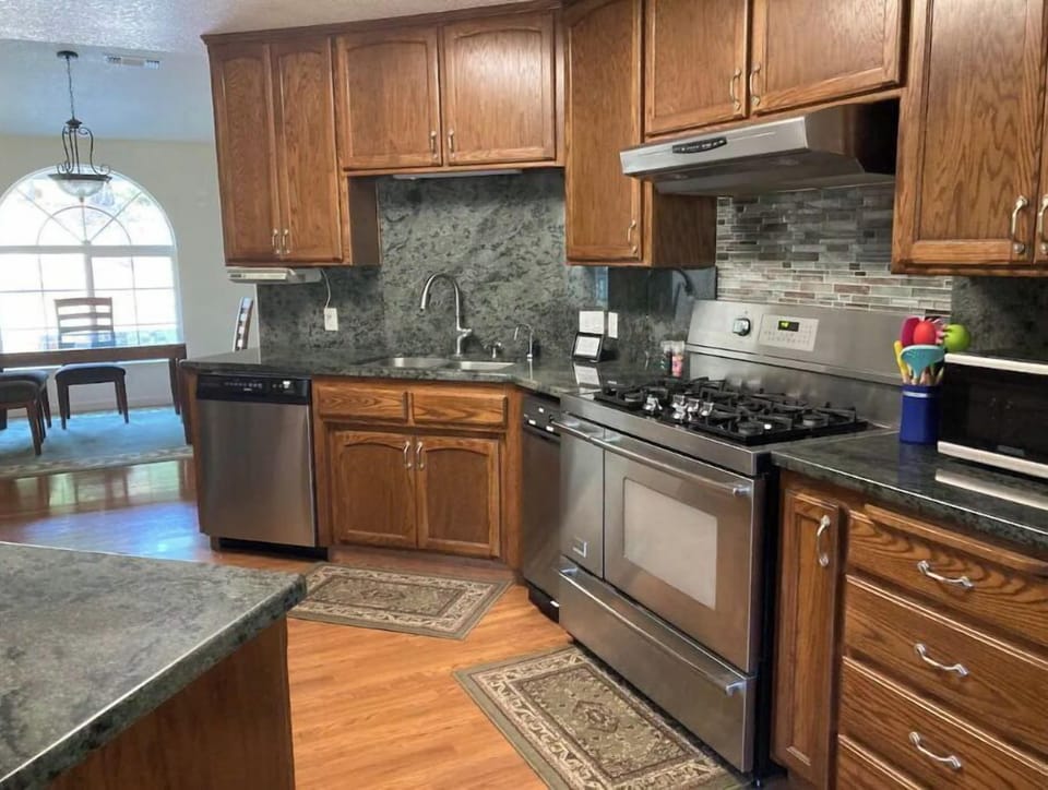 full kitchen