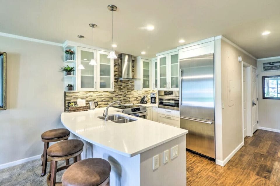 Kitchen essentials, microwave, oven, water kettle, standard coffee pot, etc. 