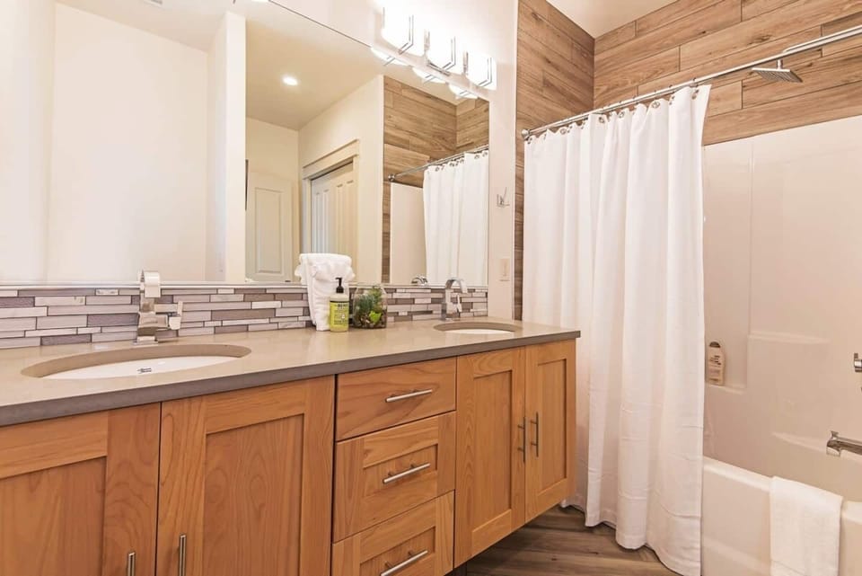Guest bathroom, with double vanity sinks on second level next to the 2 bedrooms.