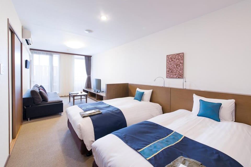 In-room safe, WiFi (free), bed sheets