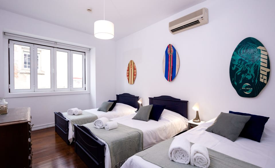 Design Triple Room | Hypo-allergenic bedding, individually furnished, iron/ironing board