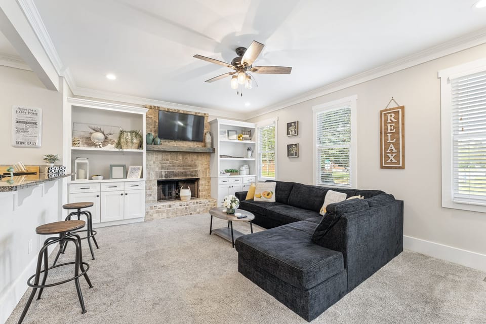 "The location of the home is a huge convenience for me and my family. Even better stay than before seeing that the host is consistent with the cleanliness and security in place. Thanks again for another great stay!" - Pretty