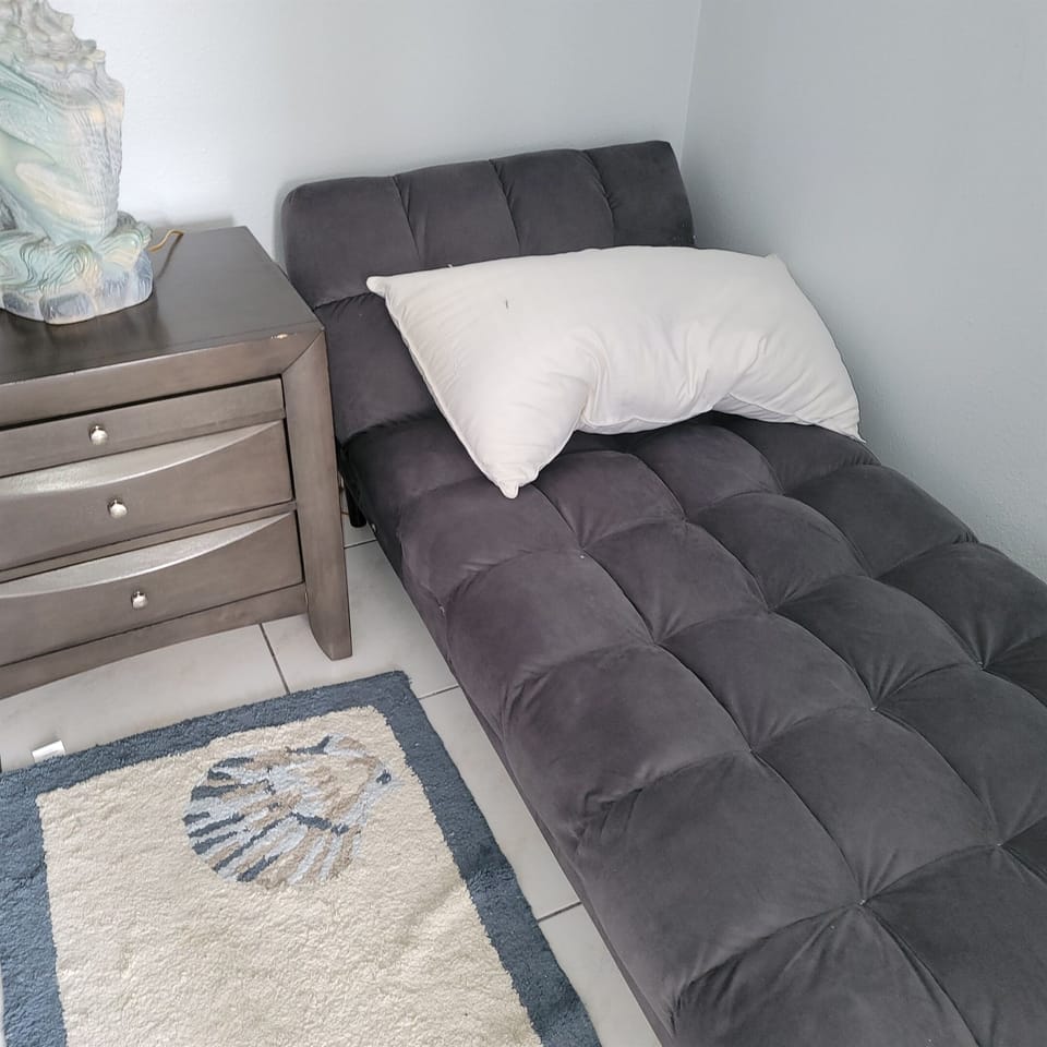 Extra Lounger in Master sleeps one