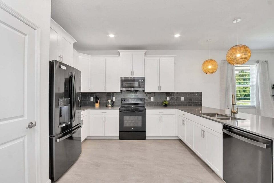 2706OxymoronWay,StoreyLake_09