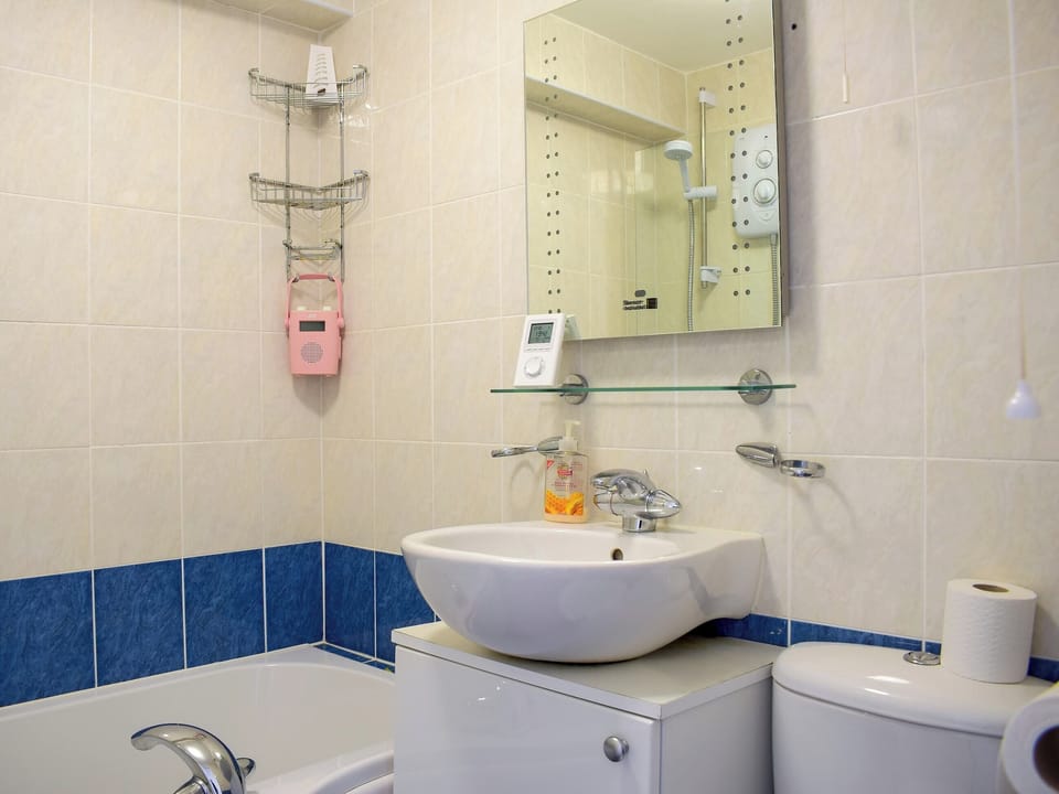 Bathroom | Estuary View, Porthmadog