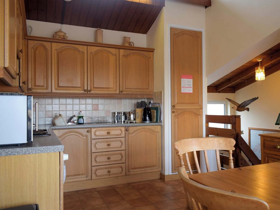Kitchen and dining area | Estuary View, Porthmadog