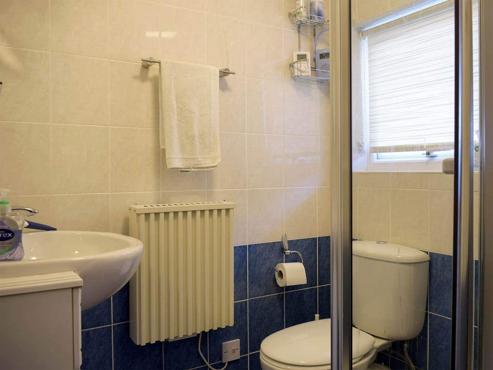 Bathroom | Estuary View, Porthmadog