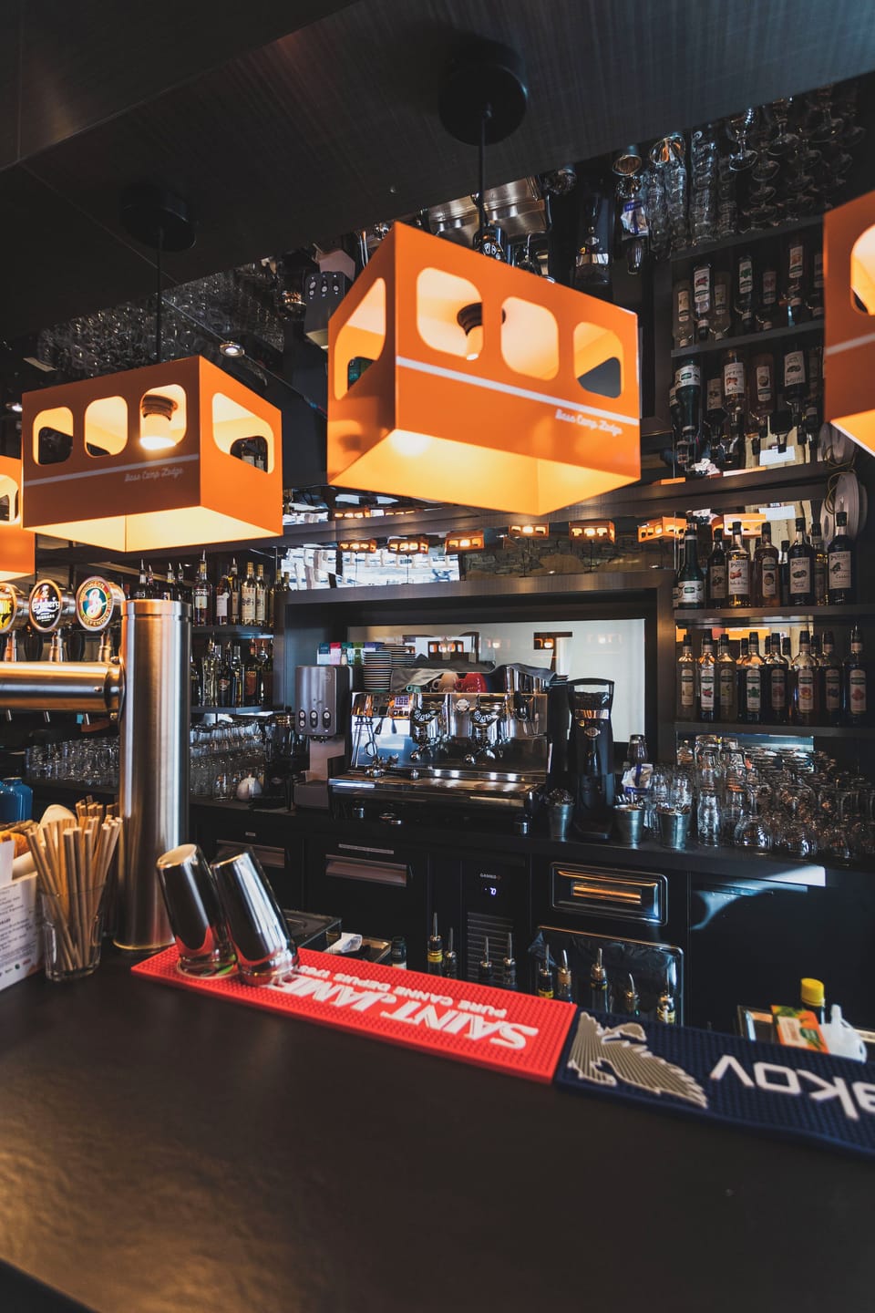 You’ll love to have a cool drink at the bar.