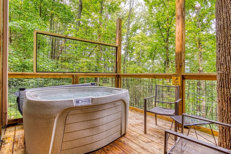 Outdoor spa tub