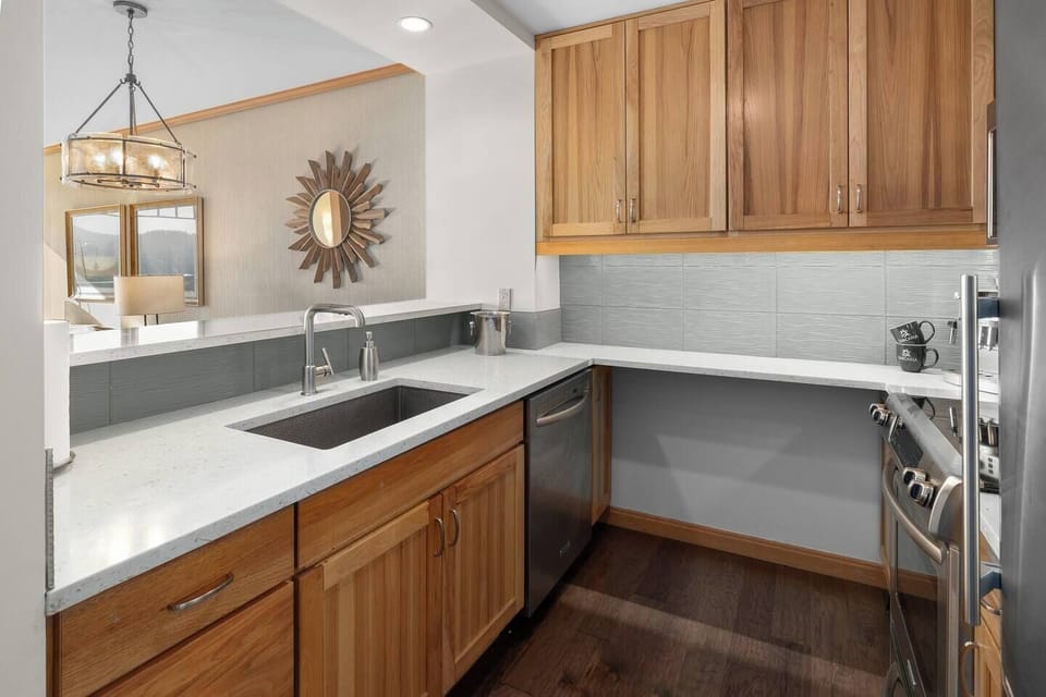 Fully Equipped Kitchen With Pass-throu Counter For Carefree Dining