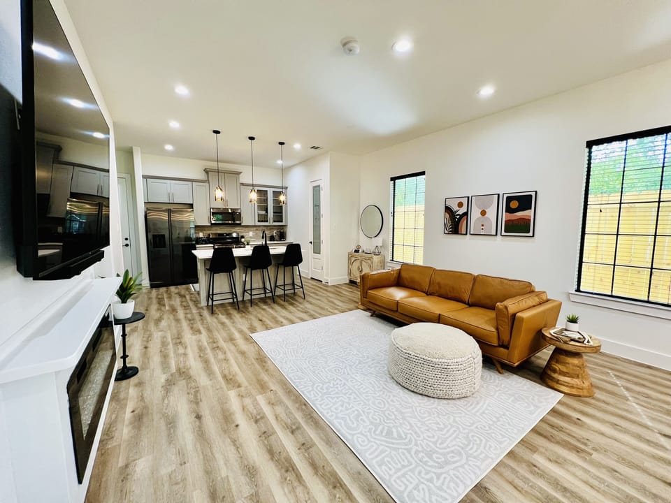 Open floor plan is spacious and cozy. 