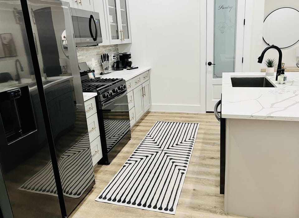 Another look at the kitchen.