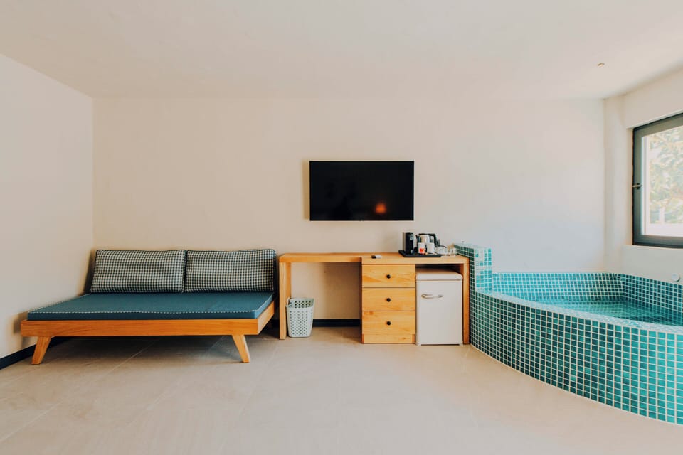 Grand Double Room, 1 Queen Bed with Sofa bed, Non Smoking, City View | Minibar, in-room safe, laptop workspace, soundproofing