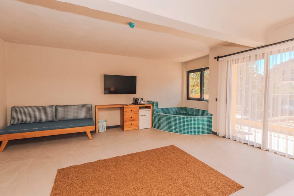 Grand Double Room, 1 Queen Bed with Sofa bed, Non Smoking, City View | Minibar, in-room safe, laptop workspace, soundproofing