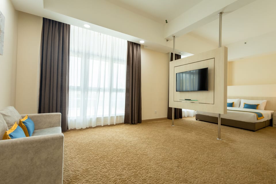 Basic Studio Suite, 1 Queen Bed with Sofa bed | Iron/ironing board, free WiFi, bed sheets