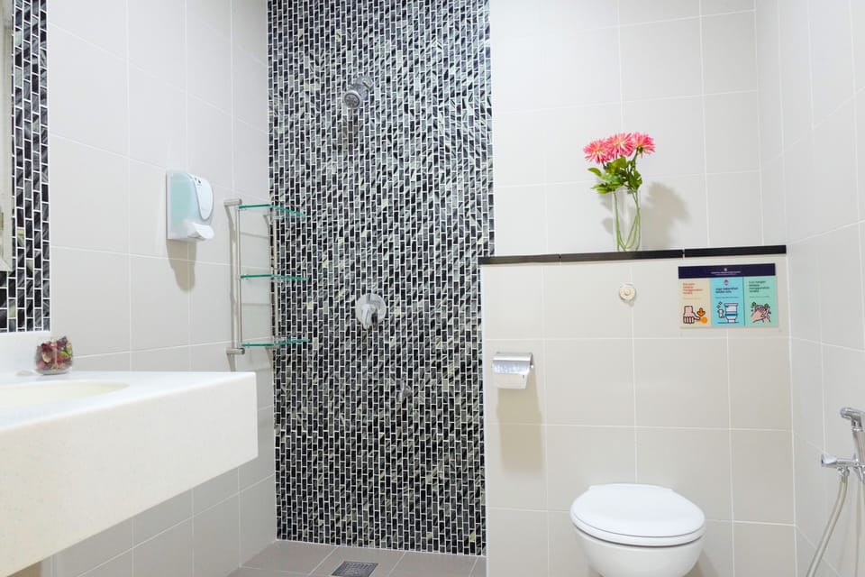 Shower, towels