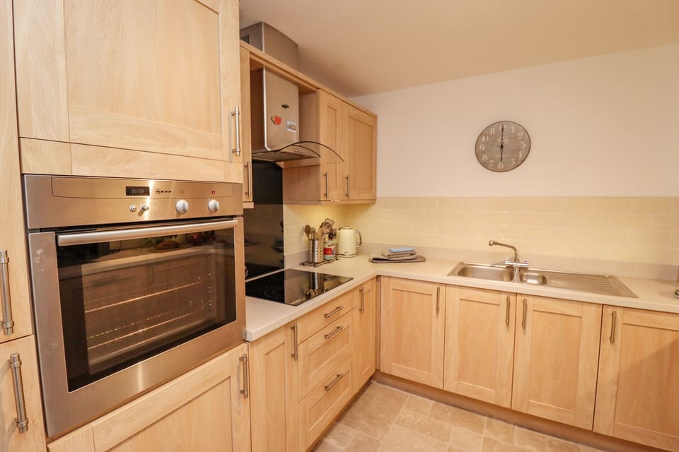 Fridge, dishwasher, electric kettle, toaster