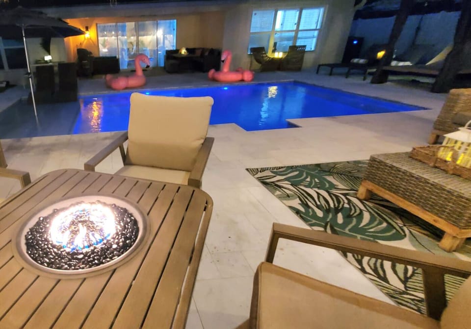 Tropical Oasis with Pool, Firepit, Putting Greens & Hot Tub!