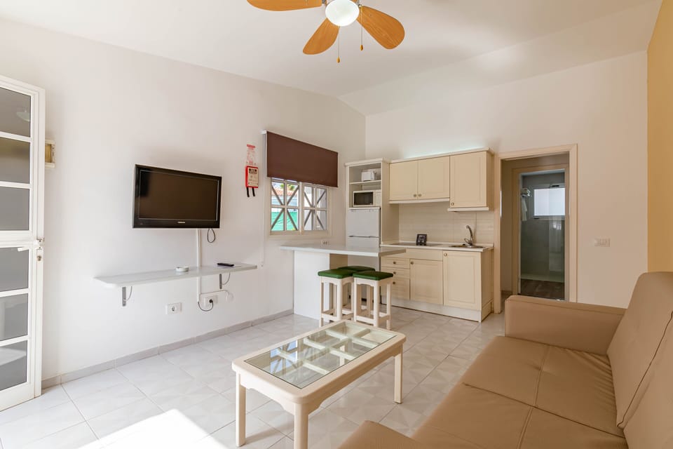 Basic Bungalow | Living area