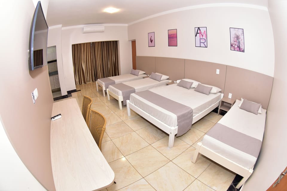 Standard Familia | Laptop workspace, free WiFi, bed sheets