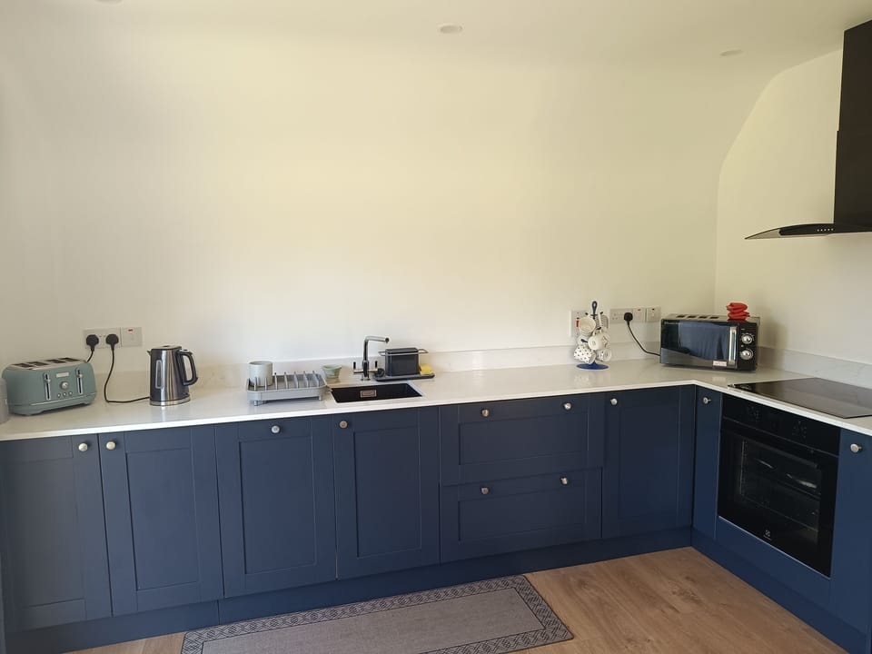 House | Private kitchen | Fridge, microwave, oven, stovetop